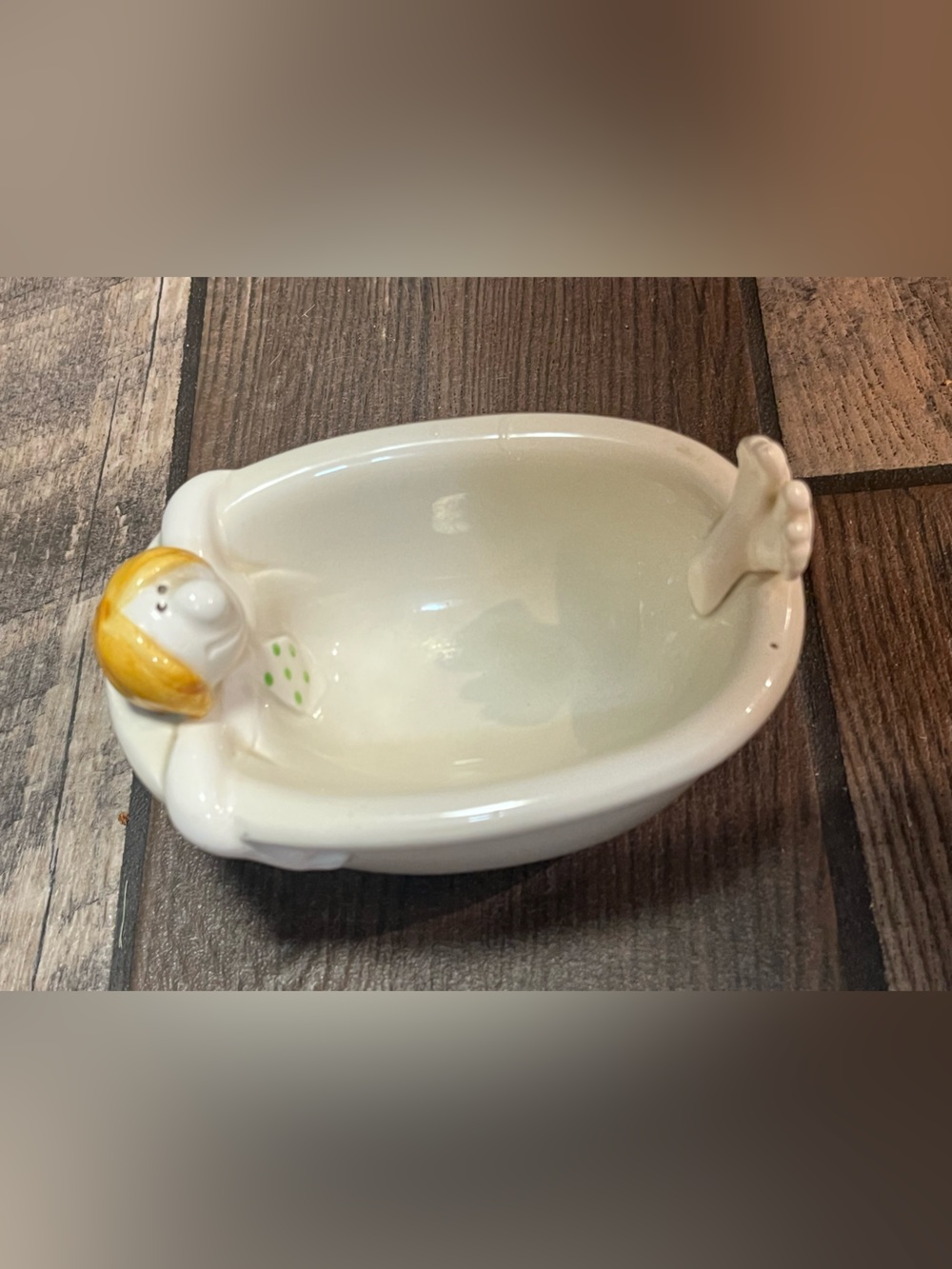Ceramic Bathtub Trinket/ soap dish  with Figurine - White and Yellow